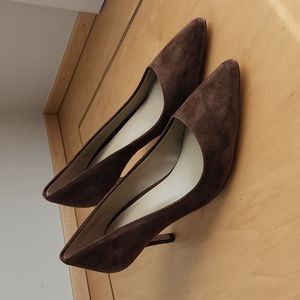 Ann Taylor brown pumps - women's 5.5